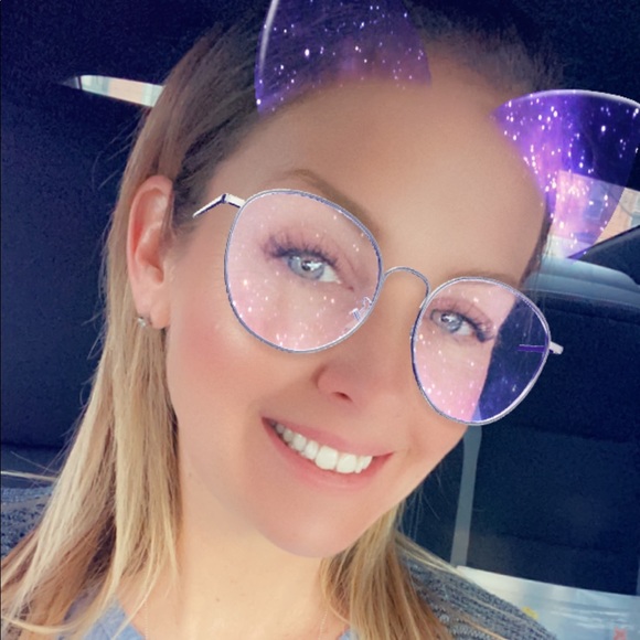 Meet your Posher, Liza - Picture 1 of 3